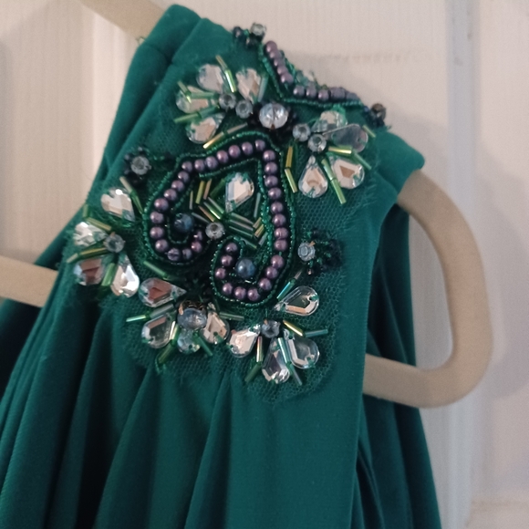 Emerald green one should dress - Picture 2 of 3